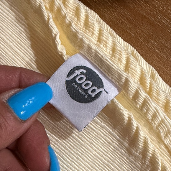 Food Network Cream Ribbed Table Overlay - Picture 2 of 3